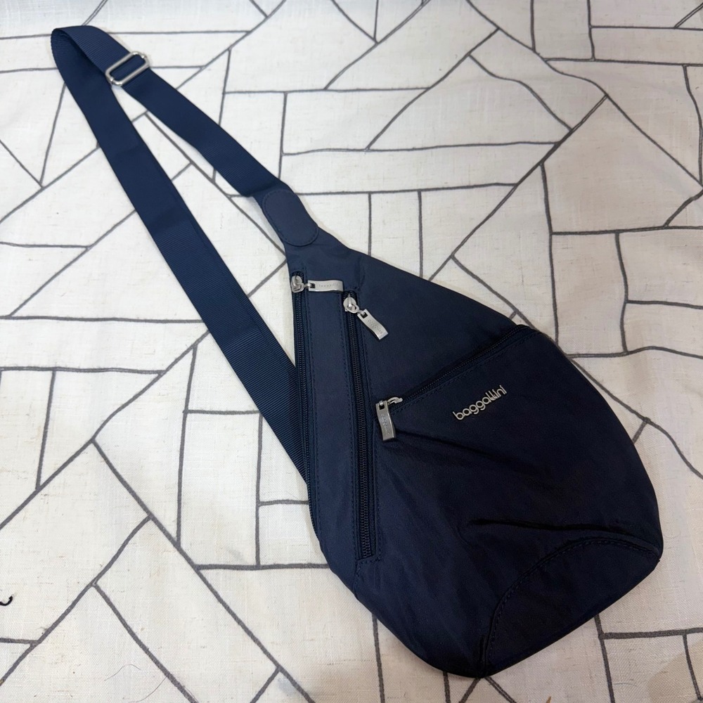 Baggallini Sling Backpack Small Navy Blue Nylon Teardrop Crossbody Bag